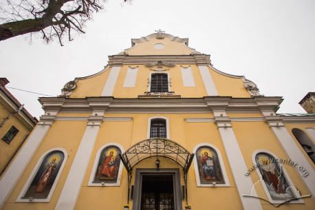Vul. Hrushevskoho, 2.