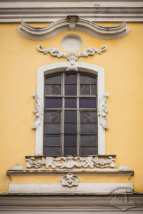 Vul. Hrushevskoho, 2.