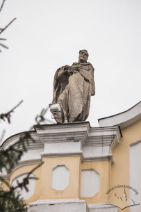 Vul. Hrushevskoho, 2.
