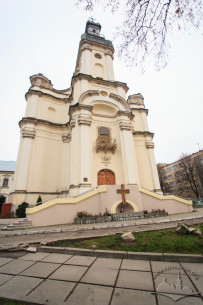 Вул. Тершаковців, 9. Головний (західний) фасад колишнього костелу