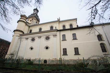 Вул. Тершаковців, 9. Південний фасад колишнього костелу