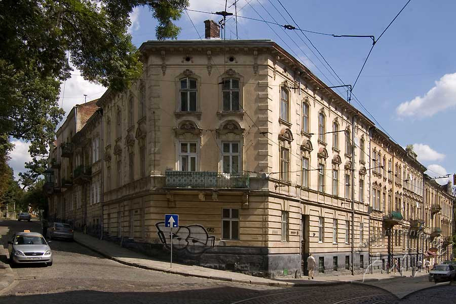 Вул. Нечуя-Левицького, 16 – житловий будинок