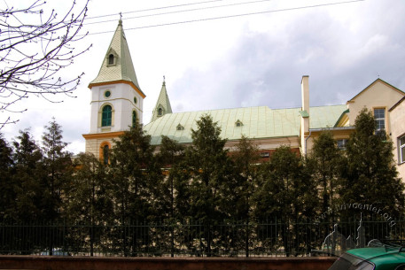 Vul. Zelena, 11b. View of the eastern facade from vul. Paliya