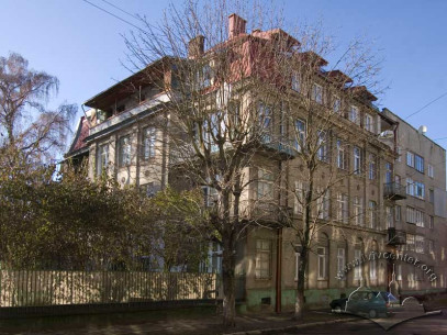 Вул. Жуковського, 11. Вигляд із сходу