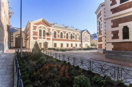 Vul. Korolenka, 3. Diocese building which is located behind the church