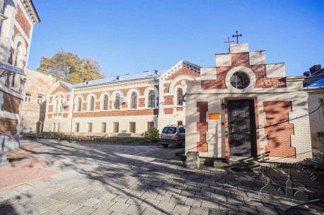 Vul. Korolenka, 3. Diocese building which is located behind the church