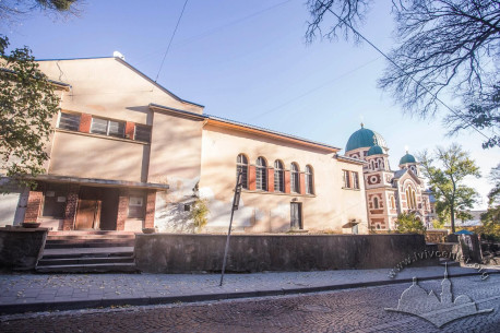 Vul. Korolenka. On the foreground, the former gathering hall of the Capuchin monastery (today used by Russian Cultural Center)