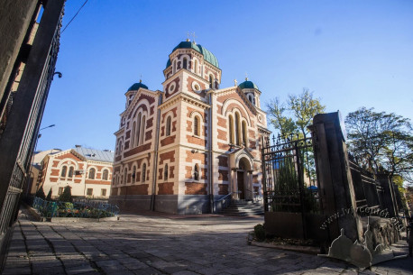 Vul. Korolenka, 3. The church as seen from the entrance to its territory