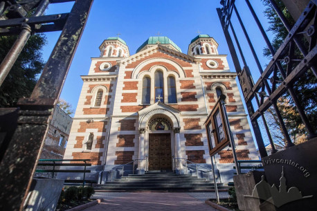 Vul. Korolenka, 3. The church building's main facade