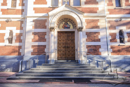 Vul. Korolenka, 3. The main church entrance