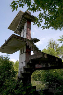 Vul. Instrumentalna, 49.  The trampoline structure.