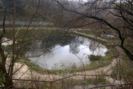 Вул. Кримська (територія Снопківського парку). Місцерозташування колишньої купальні