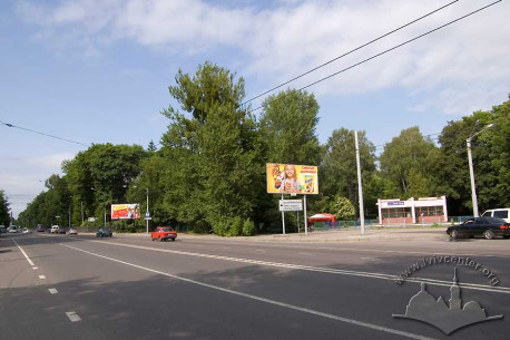 Vul. Stryiska. Southern part of the Stryiskyi park. Formerly the ukrainian sport association "Sokil-Father" had its stadium situated around here.