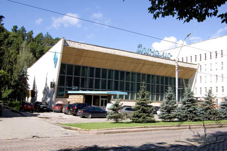 Vul. Vitovskoho, 51. View of the sport complex “Dynamo” building. Fragment of the Security Service of Ukraine building is seen on the right.