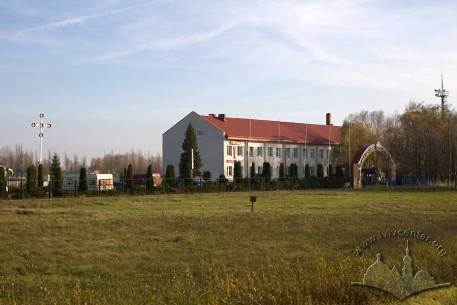 Vul. Stryiska, 133. View of the entrance to the complex from Stryiska street.