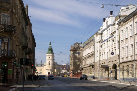 Vul. Horodotska, view from the east. The church building is in the middle