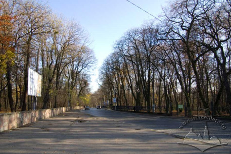 Stryiskyi Park: entrance from Stryiska Street