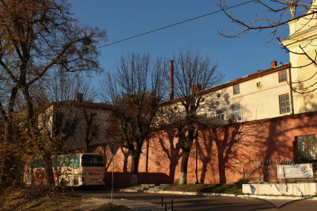 Vul. Kryvonosa, 1. Former monastery premises to the west of the church
