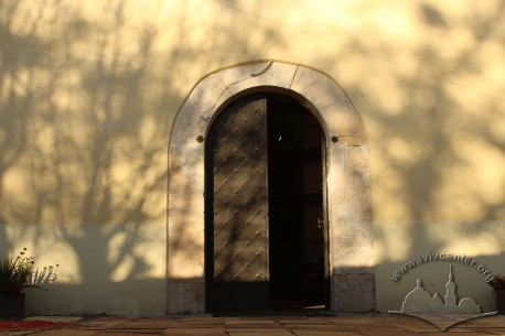 Vul. Kryvonosa, 1. Main entrance to the church