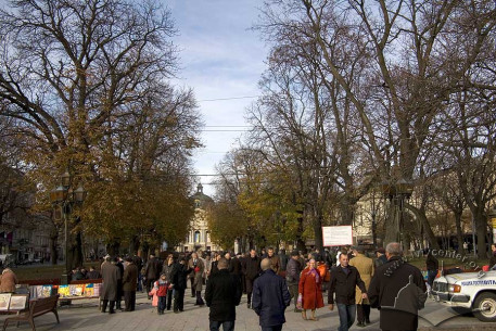 The promenade on Prospect Svobody.  The immense structure of the Opera Theater – which stands at the northern end of the historical Hetman Ramparts – is visible in the background.