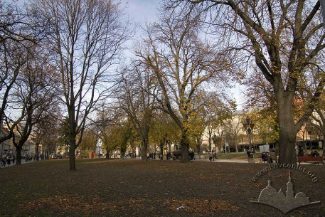 The Prospect Svobody promenade from the side of (formerly) Hetman Street.