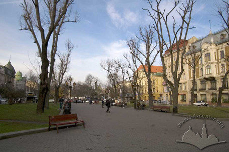 Prospect Svobody promenade. The Taras Shevchenko Monument.
