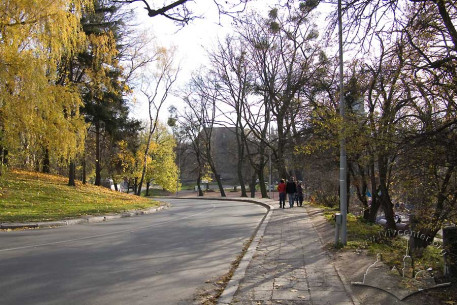 Northern end of the greenway. Vynnychenka Street, descent to lower Lviv.