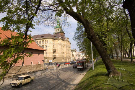 Western end of the greenway, ascent from Pidvalna Street.