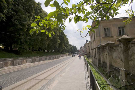 A view of Pidvalna Street, on the left, the landscaped territory of the former Governor’s Ramparts.