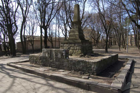 At Park center – the Teofil Wiśniowski Memorial Obelisk by Julian Markowski.