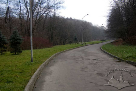 Pohulianka Park:  central lane as it follows Pasika Creek