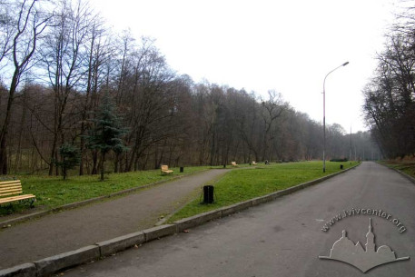 Pohulianka Park:  central lane extending Pohulianka Street