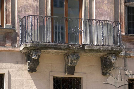 Pl. Rynok, 25. The 2nd floor balcony