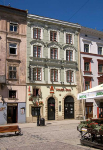 Pl. Rynok, 26. View of the main facade