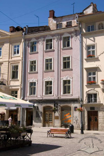 Pl. Rynok, 30. View of the building's main facade