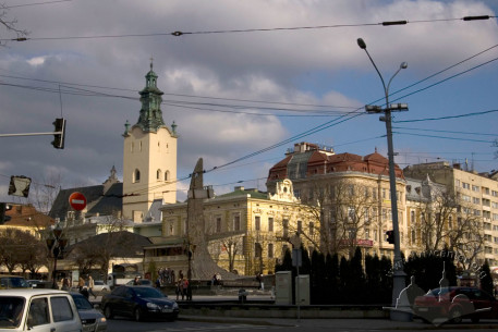 Pl. Katedralna, 1. View from the Svobody prospect. The Taras Shenchenko monument is seen in the front
