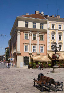 Vul. Krakivska, 2. View of the house from the Rynok sq.