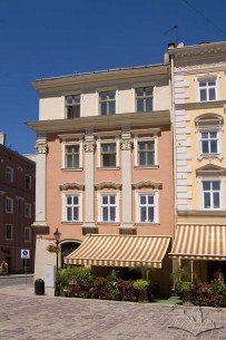 Vul. Krakivska, 2. View of the house's main facade