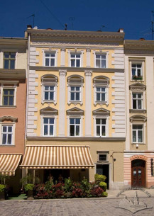 Pl. Rynok, 34. View of the main facade