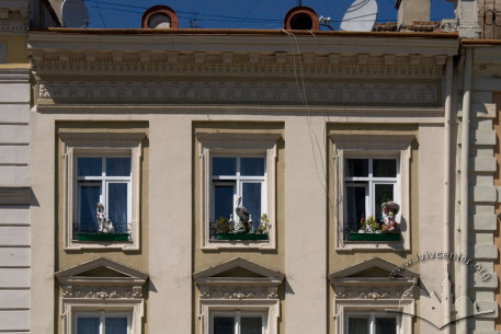 Pl. Rynok, 35. View at the 4th floor windows