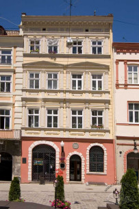 Pl. Rynok, 37. View of the main facade
