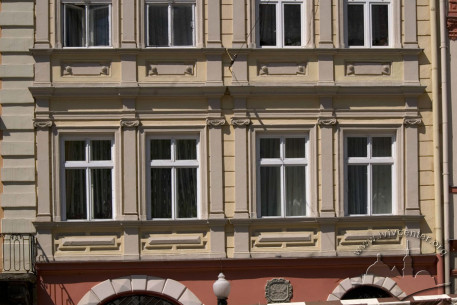Pl. Rynok, 37. View at the 2nd floor windows