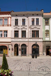 Pl. Rynok, 39. View of the main facade