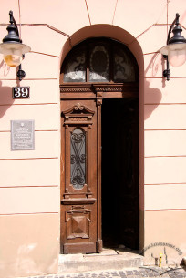 Pl. Rynok, 39. The main entrance