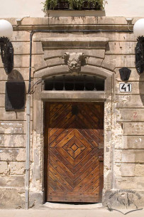 Pl. Rynok, 41. The main entrance