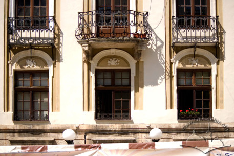 Pl. Rynok, 41. View at the 2nd floor windows