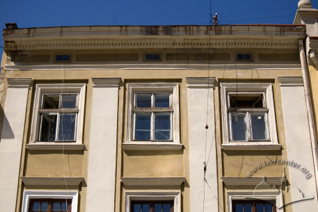Pl. Rynok, 41. View at the 4th floor windows
