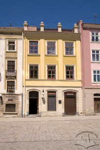 Pl. Rynok, 42. View of the main facade