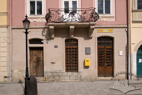 Pl. Rynok, 43. A part of the main facade