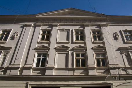 Пл. Катедральна, 7. Фрагмент фасаду з боку вул. Театральної